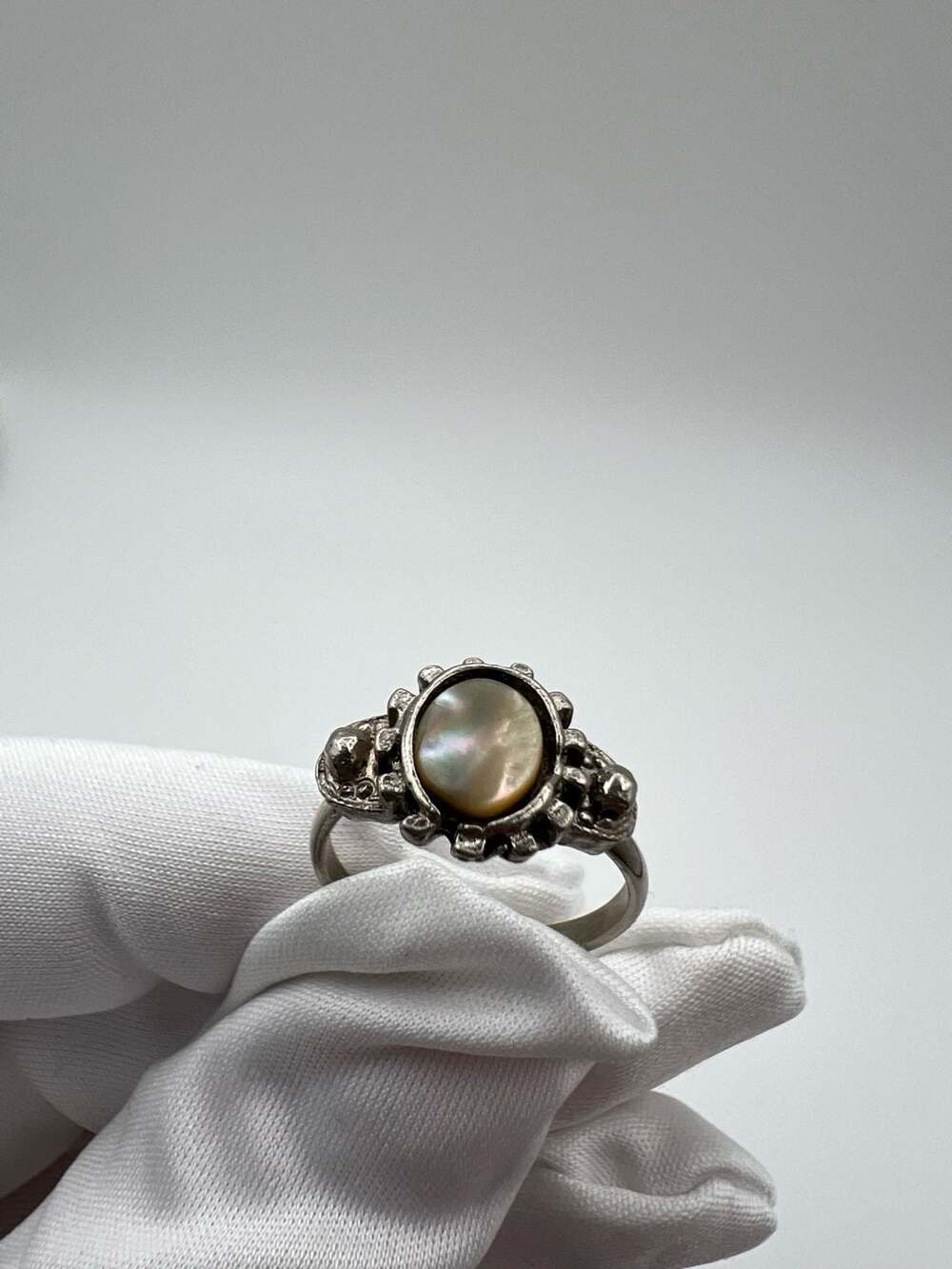 Vintage Sterling Silver Mother of Pearl Oval Ring Size 5.75